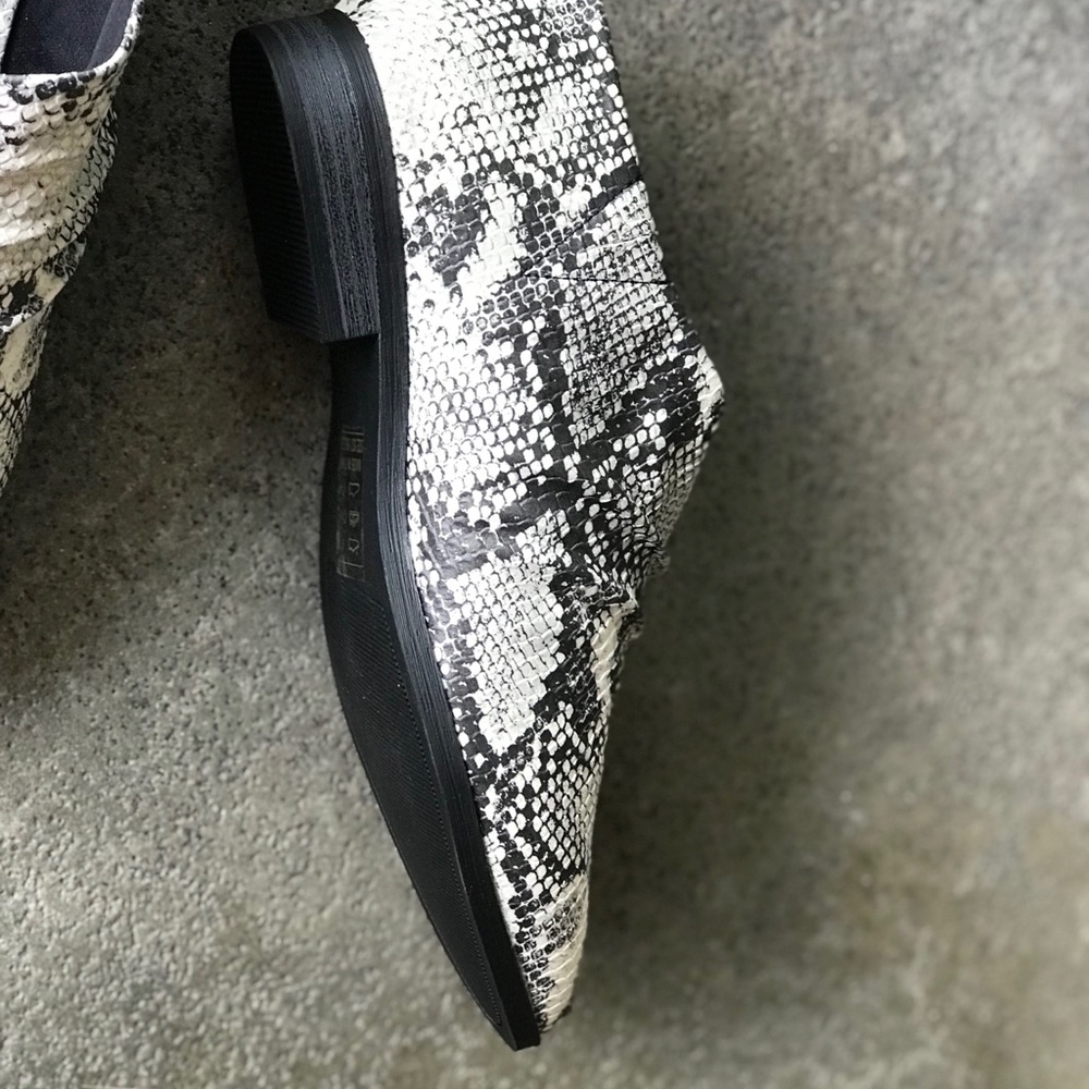 1 left! Qupid Tuxedo Python Snake Open Side Flat - Picture 7 of 8